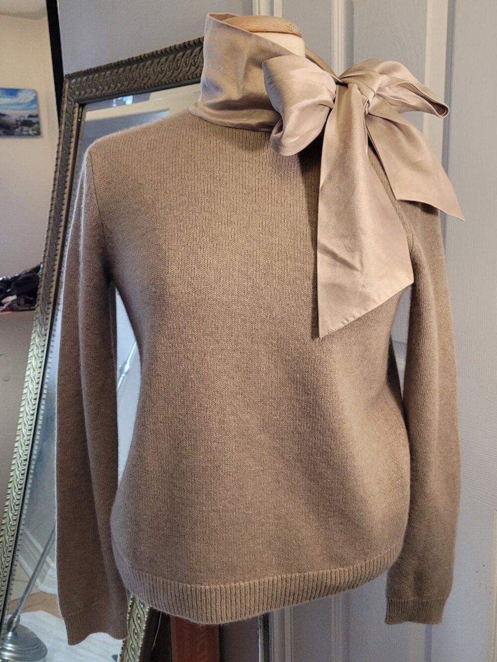 🌹NWOT!🌹TORY BURCH Long Sleeved Sweater with Silk Tie